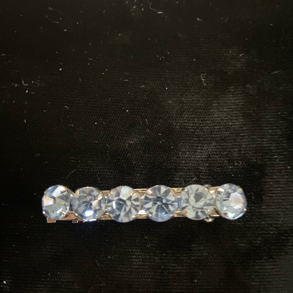 Sweet small blue barrette